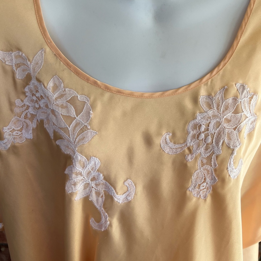 Private Luxuries Natori yellow satin and white lace long capped sleeve nightgown - Picture 2 of 5